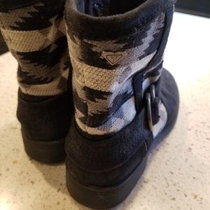 Size 7 roxy boots